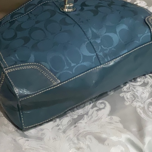 Coach Handbag - Picture 3 of 6